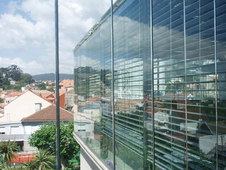 Detalle de persianas Supergradhermetic en un edificio