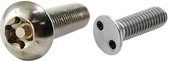 Dos tornillos de seguridad de una persiana metálica y cerramientos industriales: uno con cabeza Torx antivandálica y otro Allen avellanado de seguridad. Utilizados en guías laterales, cofres, tapas de registro, soportes interiores, refuerzos y anclajes antivandálicos en persianas enrollables comerciales y puertas metálicas.